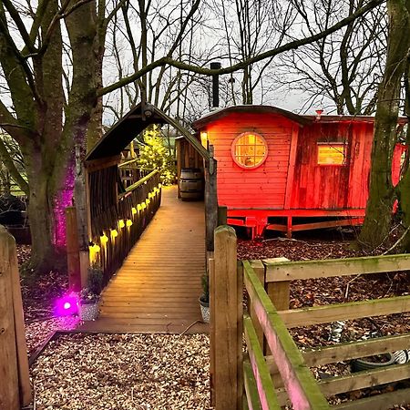 Burtree Country House, Tipi'S, Treehouse & Lodge & House Rooms With Hot Tubs In A Private Garden Thirsk Exterior photo