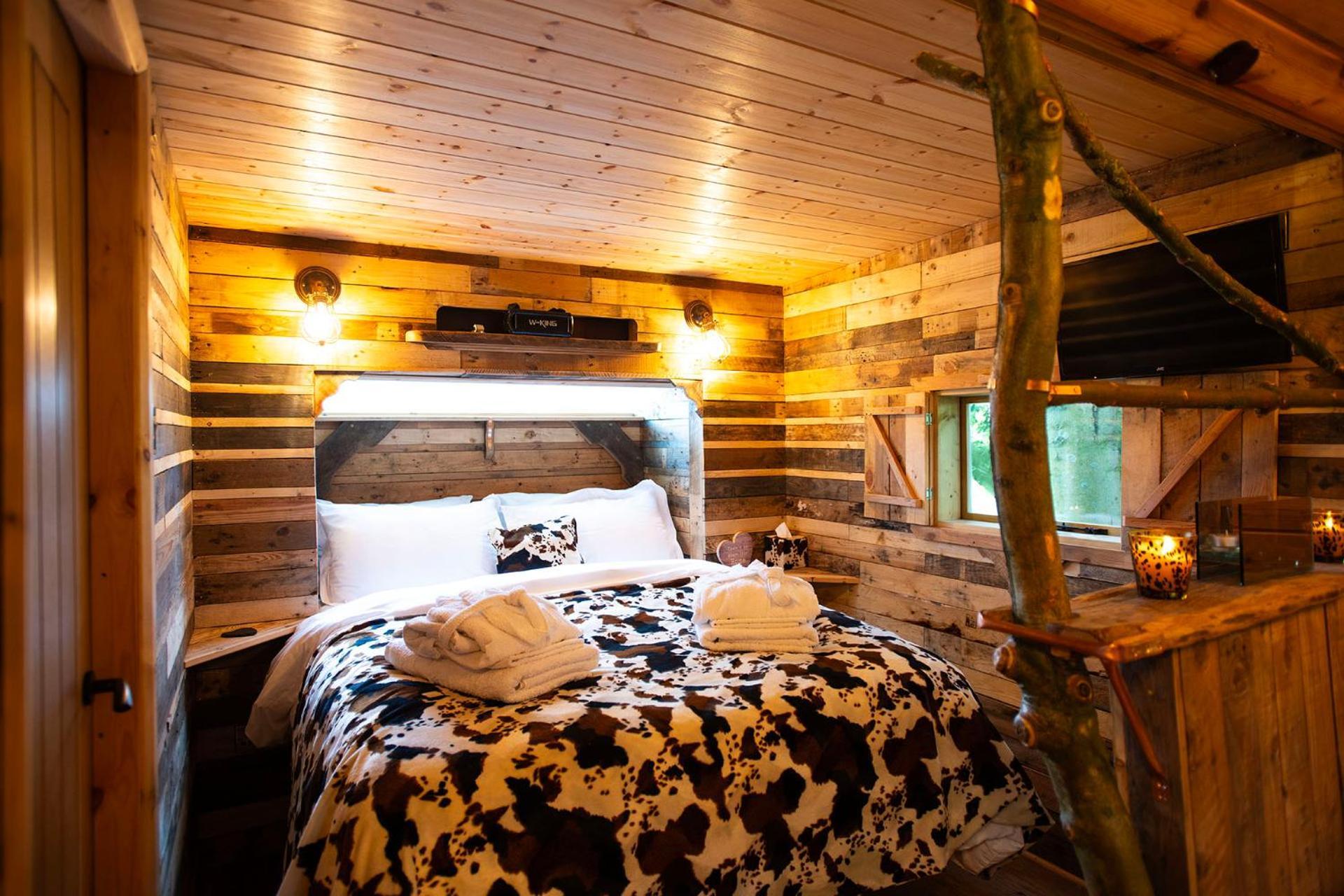 Burtree Country House, Tipi'S, Treehouse & Lodge & House Rooms With Hot Tubs In A Private Garden Thirsk Exterior photo
