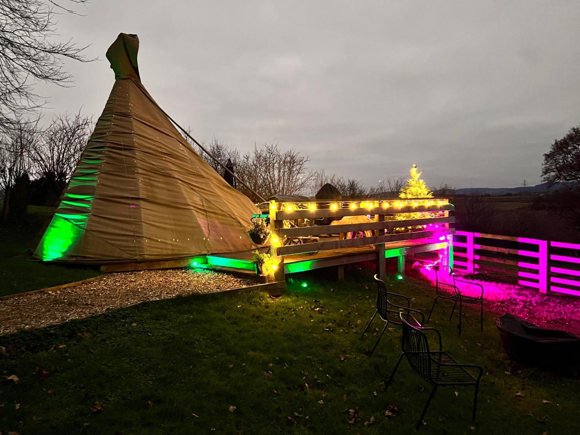 Burtree Country House, Tipi'S, Treehouse & Lodge & House Rooms With Hot Tubs In A Private Garden Thirsk Exterior photo