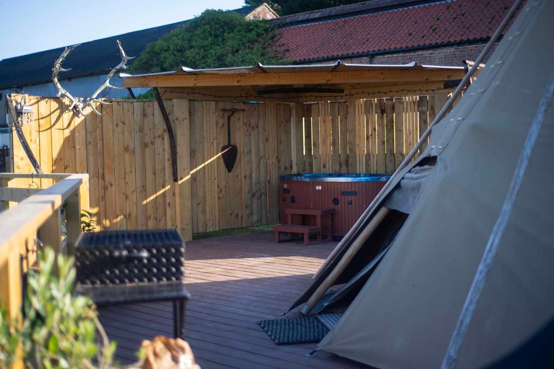 Burtree Country House, Tipi'S, Treehouse & Lodge & House Rooms With Hot Tubs In A Private Garden Thirsk Exterior photo