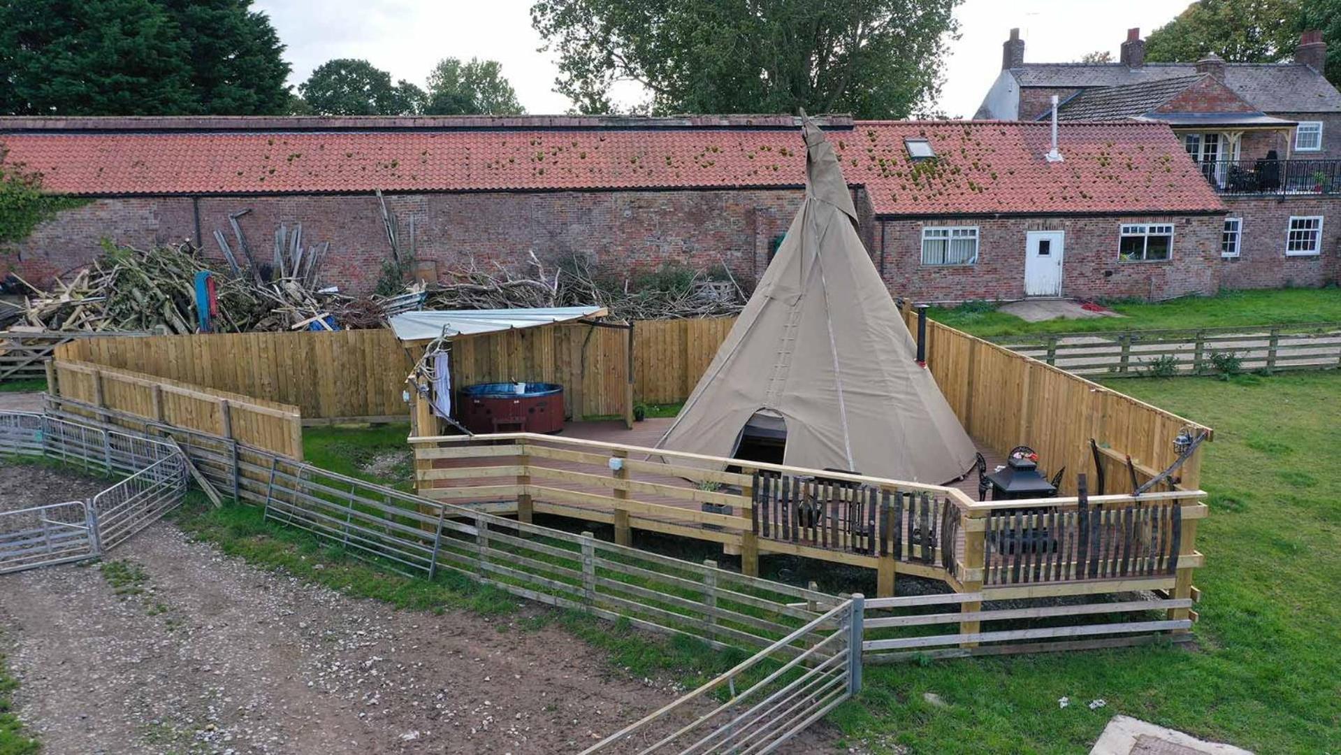 Burtree Country House, Tipi'S, Treehouse & Lodge & House Rooms With Hot Tubs In A Private Garden Thirsk Exterior photo