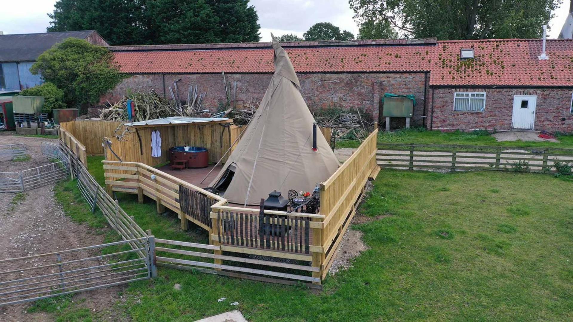 Burtree Country House, Tipi'S, Treehouse & Lodge & House Rooms With Hot Tubs In A Private Garden Thirsk Exterior photo
