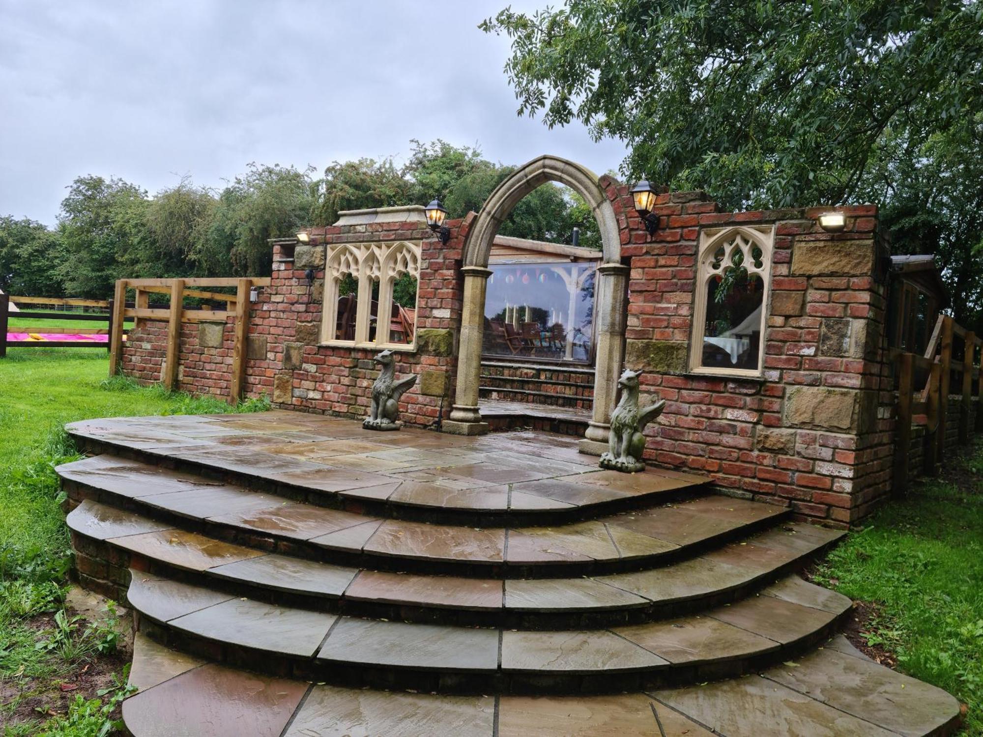 Burtree Country House, Tipi'S, Treehouse & Lodge & House Rooms With Hot Tubs In A Private Garden Thirsk Exterior photo